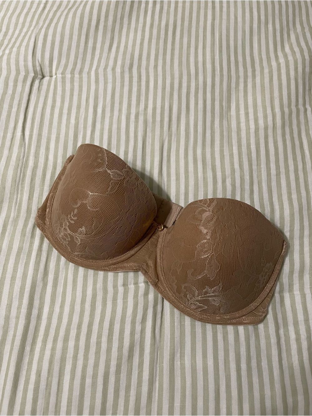 Natori Lace Overlay Strapless Bra Size 34D Nude Wired Charm Center Grip